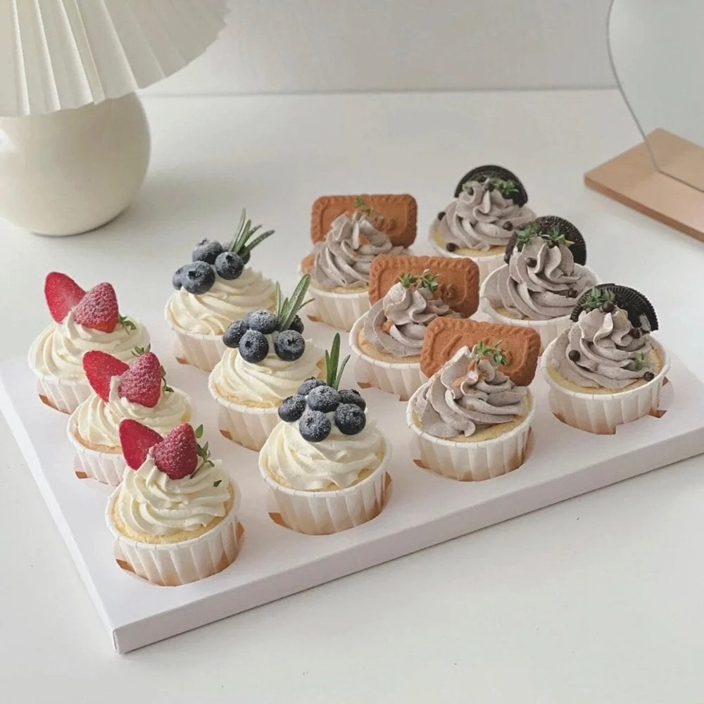 Cake Craft Company White Deluxe Crystal Transparent Cupcake Boxes - Holds 12 2 Cake Craft Company White Deluxe Crystal Transparent Cupcake Boxes - Holds 12 - Image 2