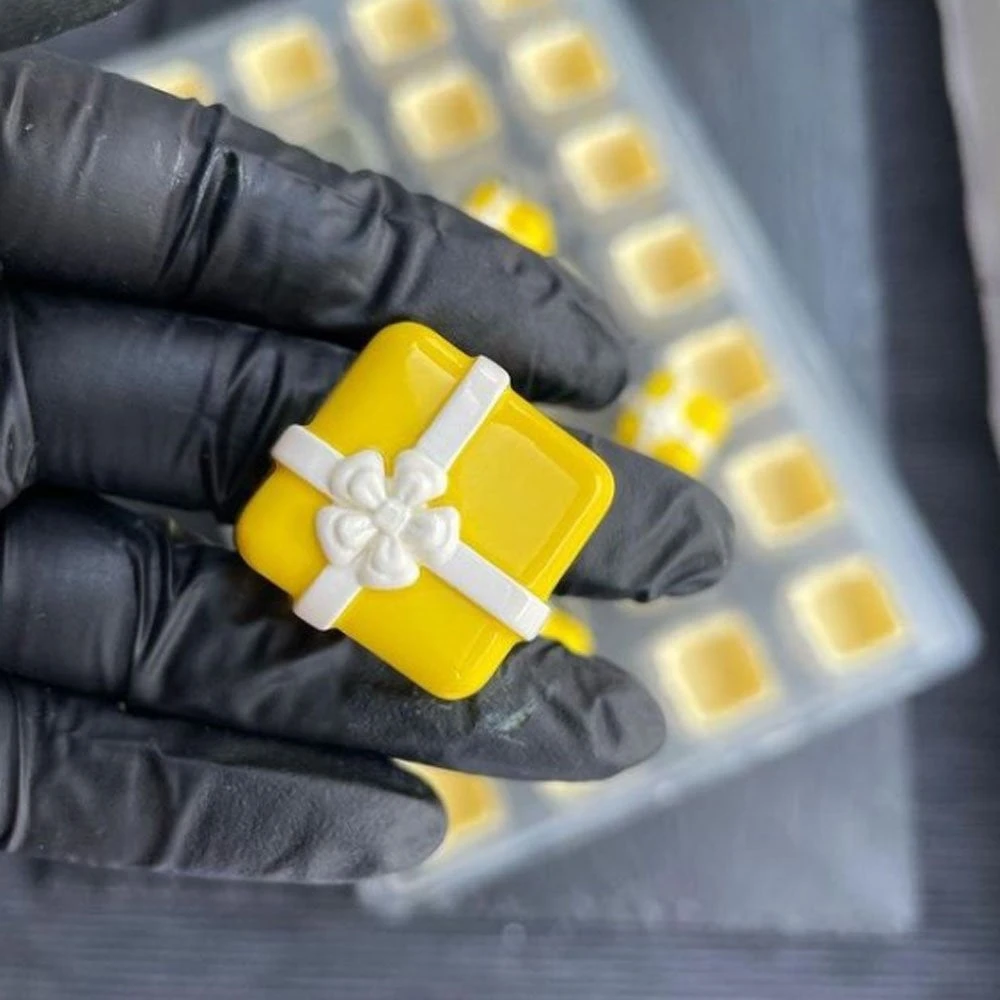 Martellato Polycarbonate Chocolate Mould - Gift - MA1991 2 Martellato Polycarbonate Chocolate Mould - Gift - MA1991 - Image 2